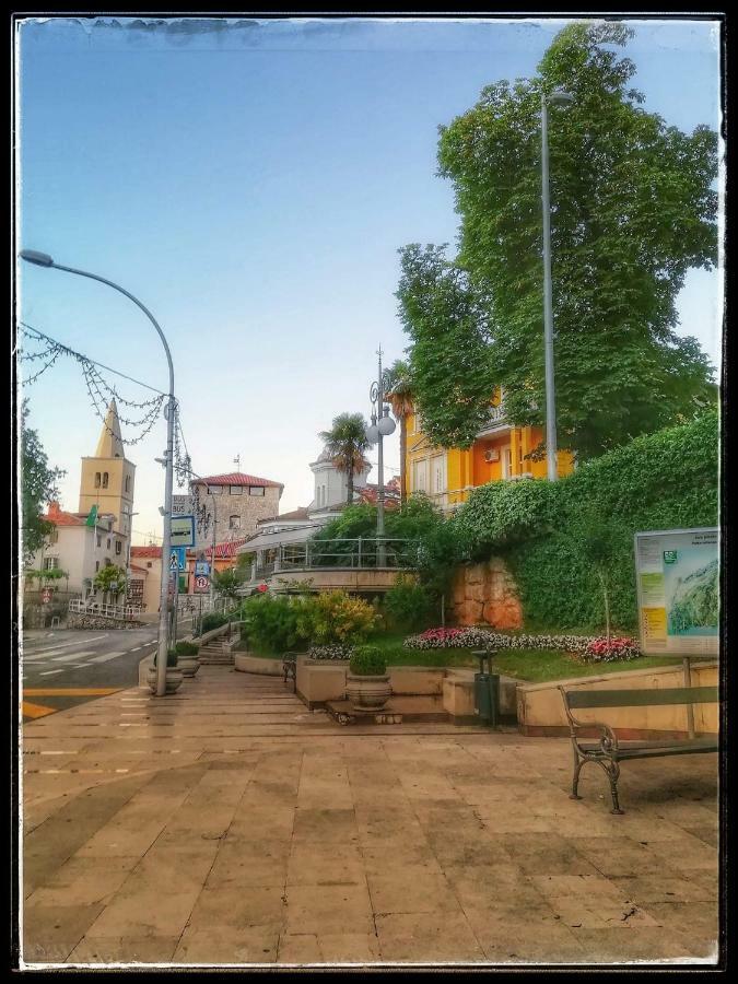 Apartman Ana Lovran Bagian luar foto